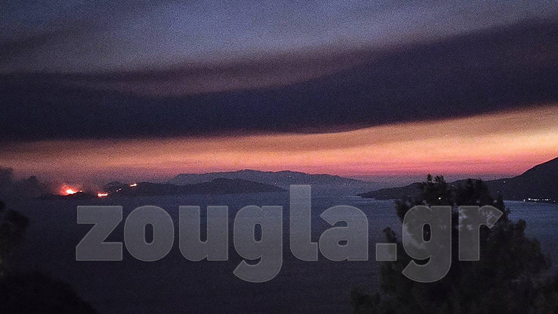 Μαίνεται η φωτιά στους Φούρνους Ικαρίας