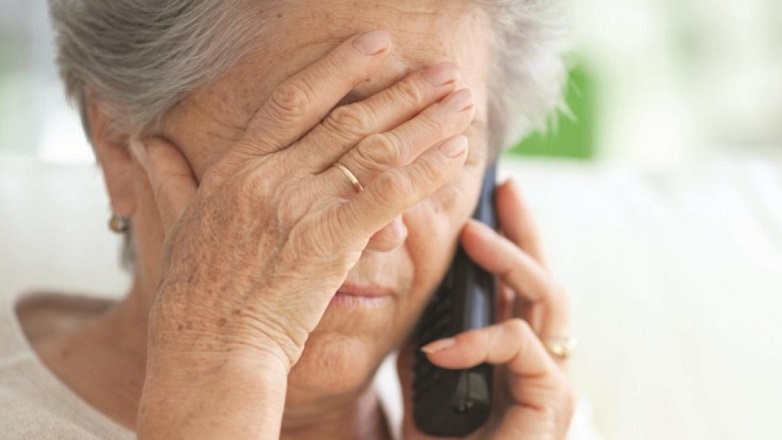 Εξαπάτησαν ηλικιωμένη και της πήραν κοσμήματα και μετρητά