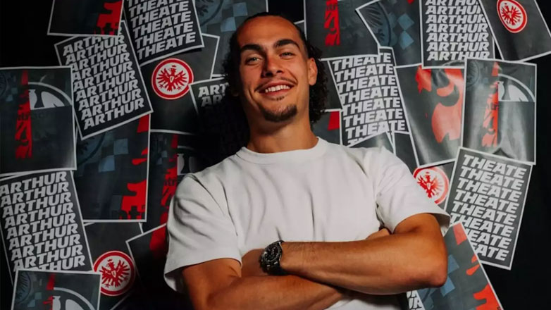 Ανακοίνωσε τον Τεάτ η Άιντραχτ Φρανκφούρτης