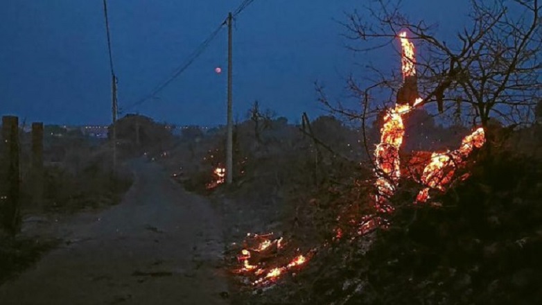 Πυρκαγιά σε κάμπινγκ στη νότια Γαλλία – Απομακρύνθηκαν 3.000 παραθεριστές
