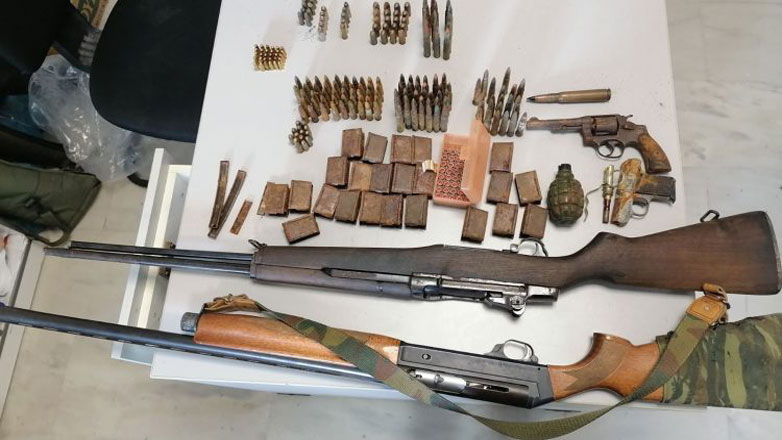 Ηράκλειο: Συνελήφθησαν τρεις Έλληνες για παράνομη οπλοκατοχή