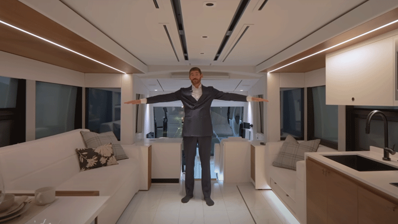 Θα ανταλλάσσατε το σπίτι σας με αυτό το τροχόσπιτο των 2.5 εκατ. δολαρίων; (Βίντεο)