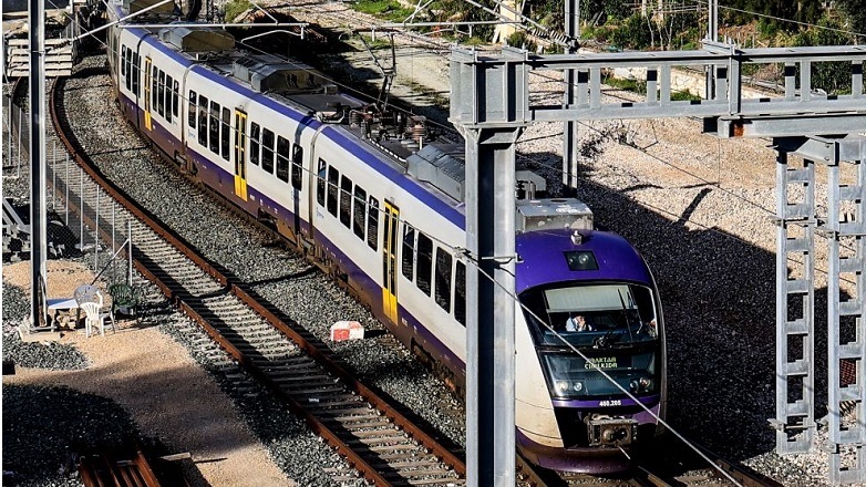 Συνεχίζονται τα προβλήματα στον Προαστιακό από τη φωτιά στο Λιτόχωρο