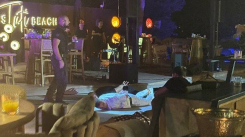 Η αστυνομία σφράγισε το beach bar στη Χαλκιδική όπου έπεσαν οι πυροβολισμοί