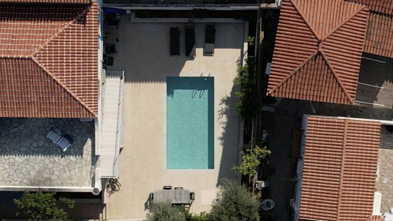 Υπουργείο Πολιτισμού για πισίνα Κασσελάκη: «Υφίσταται αρχαιολογική παρανομία – Η άδεια που επικαλείται ο ΣΥΡΙΖΑ είναι για σηπτική δεξαμενή»