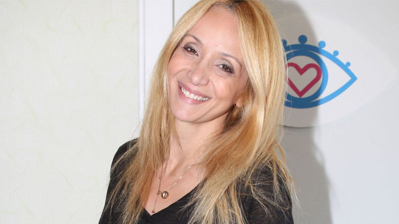 Ξεσπά η Ναταλί Κάκκαβα: «Δεν ντρέπεστε ρε ξεφτίλες; Μακριά από εμένα και την οικογένειά μου»