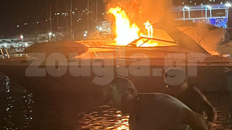Φωτιά σε σκάφος γνωστού εφοπλιστή στο λιμάνι του Αργοστολίου