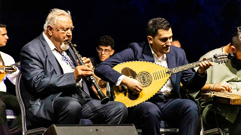 Συγκινητική Βραδιά Μουσικής και Προσφοράς στη Βελλά της Ηπείρου με τον Πετρολούκα Χαλκιά και τον Βασίλη Κώστα