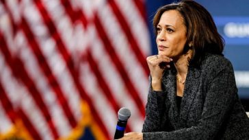 Το 61% των Βρετανών προτιμάει να κερδίσει η Κάμαλα Χάρις