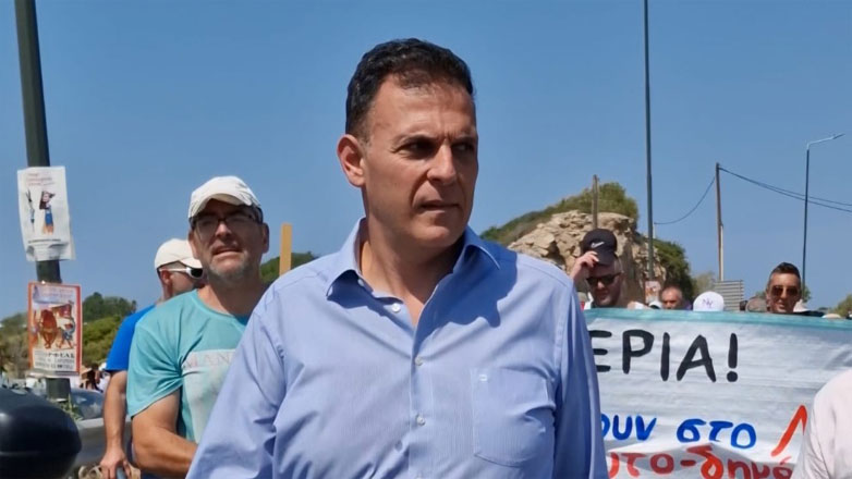 Ανακάλεσε ο Γιώργος Καραμέρος δήλωσή του για τον Παύλο Μαρινάκη – «Δεν πολιτεύομαι με χυδαιότητα» δήλωσε ο βουλευτής του ΣΥΡΙΖΑ