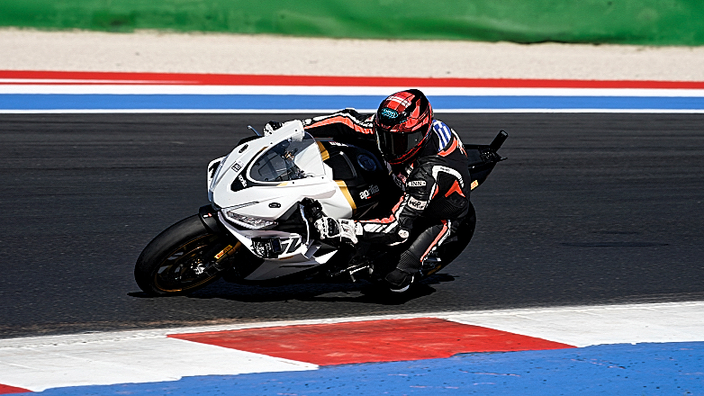 Οδηγούμε τα Pirelli Diablo SuperBike και Supercorsa στο Misano