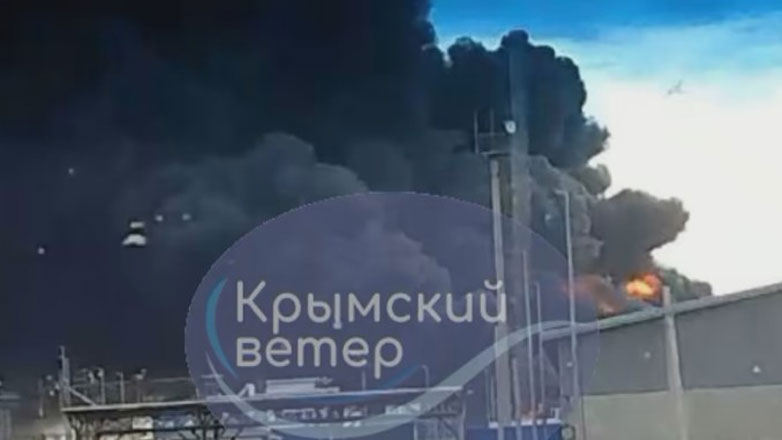 Πυρκαγιά σε ρωσικό λιμάνι μετά από ουκρανική επίθεση σε οχηματαγωγό