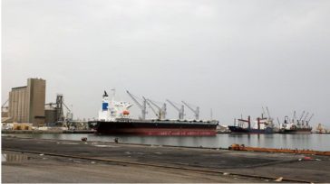 Περιβαλλοντική βόμβα το δεξαμενόπλοιο «Σούνιον» που έπληξαν οι Χούθι