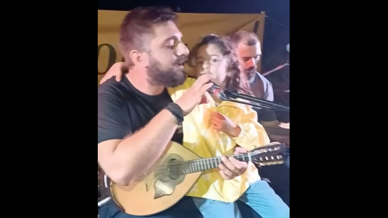 Συγκινητική στιγμή στα Χανιά – Το ντουέτο και η αφιέρωση του ταλαντούχου Νίκου και της μικρής Ερωφίλης!