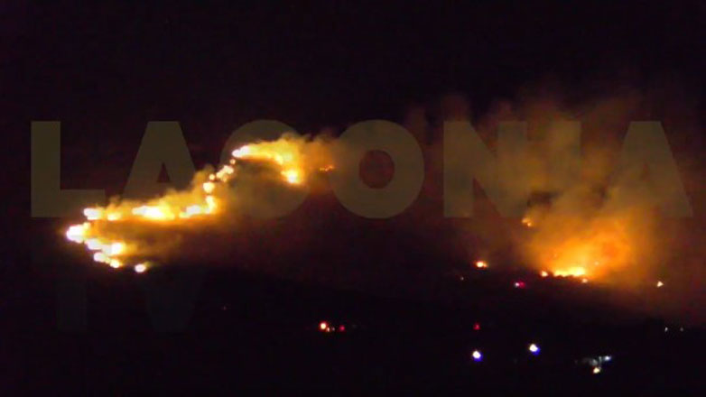 Ολονύχτια μάχη με τις φλόγες στη Λακωνία – Πύρινο μέτωπο στην Ανατολική Μάνη