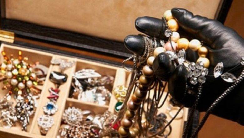 Έκλεψαν κοσμήματα αξίας 500.000 ευρώ στο Κολωνάκι Έκλεψαν κοσμήματα αξίας 500.000 ευρώ στο Κολωνάκι