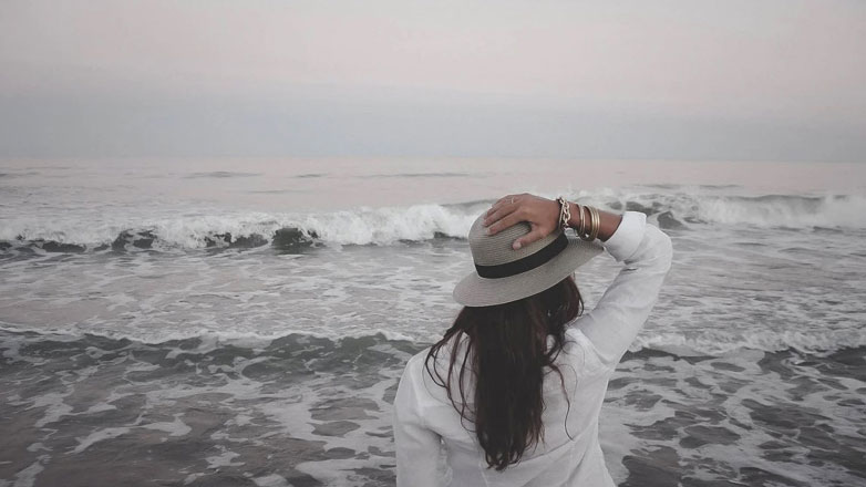 Καιρός με ζέστη, λίγες νεφώσεις και μελτέμια