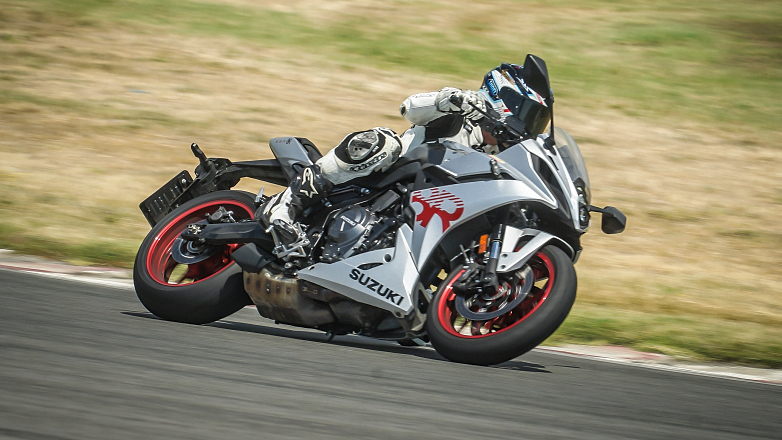 Με την ευέλικτη και εύκολη Suzuki GSX-8R στην πίστα των Σερρών