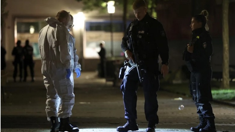 Μακελειό στο Ζόλινγκεν: H αστυνομία εισέβαλε σε δομή φιλοξενίας προσφύγων