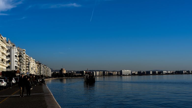 Ξυλοδαρμός θαμώνα σε πλωτό μπαρ στη Θεσσαλονίκη – «Ζήτησα ξηρούς καρπούς και ήρθε να μου ζητήσει τον λόγο»