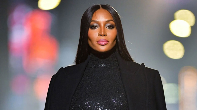 Naomi Campbell: Η σπάνια φωτογραφία με τα δύο παιδιά της από τις διακοπές τους στη Μύκονο