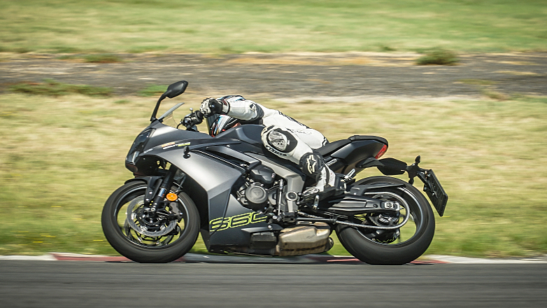 Η ολοκαίνουργια Triumph Daytona 660 έχει επιδόσεις για την πίστα