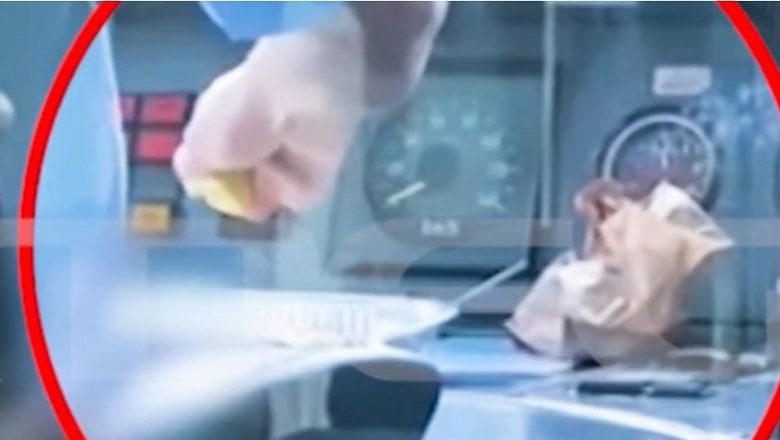 Προαστιακός Πάτρα – Ρίο: Μηχανοδηγός τρώει εν κινήσει σε δρομολόγιο- Βίντεο ντοκουμέντο Προαστιακός Πάτρα – Ρίο: Μηχανοδηγός τρώει εν κινήσει σε δρομολόγιο- Βίντεο ντοκουμέντο