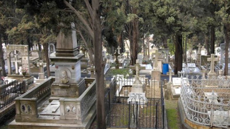 Τέσσερις συλλήψεις για τη βεβήλωση ελληνικού κοιμητηρίου στην Κωνσταντινούπολη