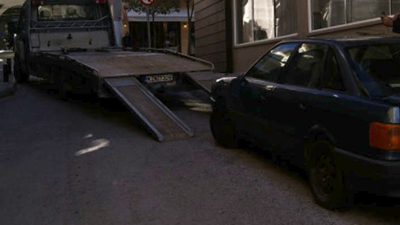 Θεσσαλονίκη: «Σαφάρι» για την απομάκρυνση εγκαταλελειμμένων οχημάτων