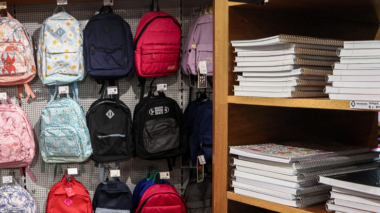 Βαθιά το χέρι στην τσέπη για τη σχολική τσάντα θα βάλουν οι γονείς