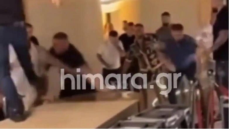 Άγριος καυγάς σε συναυλία του Κωνσταντίνου Αργυρού στην Αλβανία