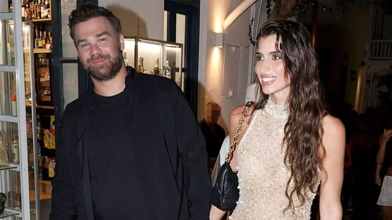 Η Ιωάννα Σαρρή φωτογραφίζει τον Γιώργο Σαμπάνη στις διακοπές τους στην Πορτογαλία