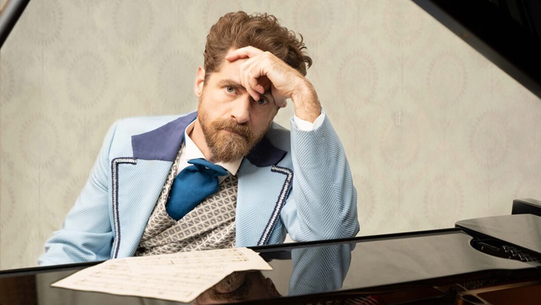 Ο Δημήτρης Λάλος αποκαλύπτει: «Έχω φάει τη νιότη μου μέσα σε κλειστά μπουντρούμια κάνοντας πρόβες»