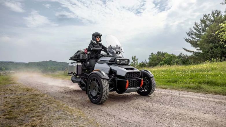 Το Canyon Three-Wheeler της Can-Am έχει δυνατότητες εκτός δρόμου χρήσης