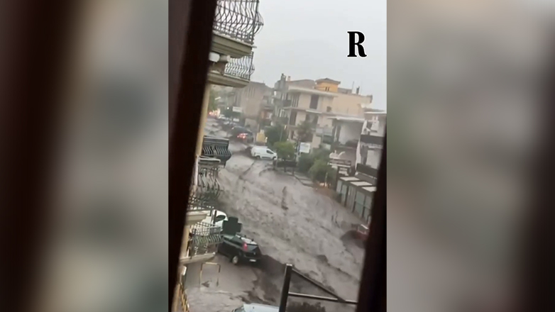 Στο έλεος της κακοκαιρίας η Ιταλία – Χείμαρροι οι δρόμοι στο Αβελλίνο