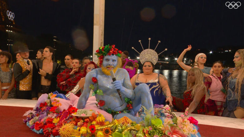 Γαλλία: Ο μπλε Διόνυσος των Ολυμπιακών Αγώνων εμφανίστηκε γυμνός στο… ραδιόφωνο