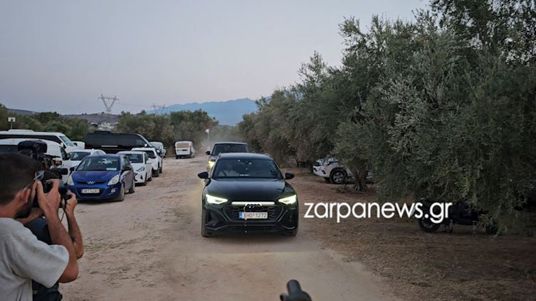 Το γαμήλιο δείπνο του Στέφανου Κασσελάκη – Η ευχή του πατέρα του