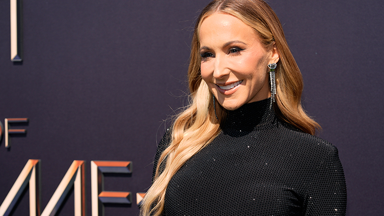 Νίκι Γκλέιζερ: Θα παρουσιάσει την 82η τελετή απονομής των Χρυσών Σφαιρών