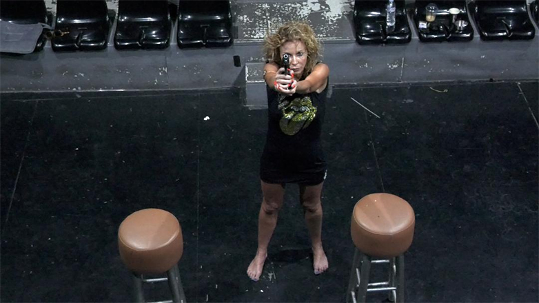 «Γυναικοκτονία» του Τάσου Μπαγλατζή με την Αθηνά Βαλκώνη στον Μικρό Κεραμεικό