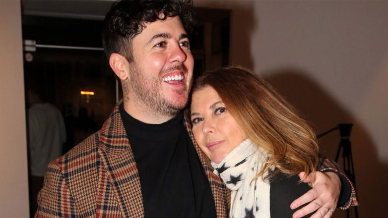 Σοφία Αλιμπέρτη & Μιχαήλ Βαρθακούρης: Μαμά και γιος χορεύουν ξέφρενα και κλέβουν τις εντυπώσεις