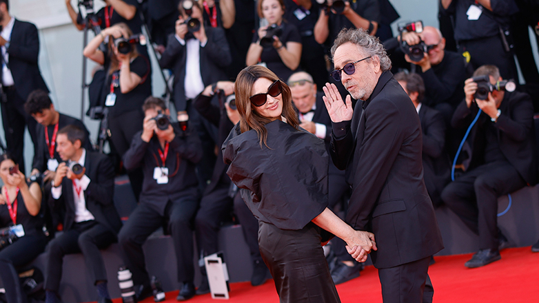 Ο Τιμ Μπάρτον στο 81ο Φεστιβάλ Βενετίας: «Ο “Σκαθαροζούμης”είναι ένα είδος επιστροφής σε αυτά που αγαπώ να κάνω»