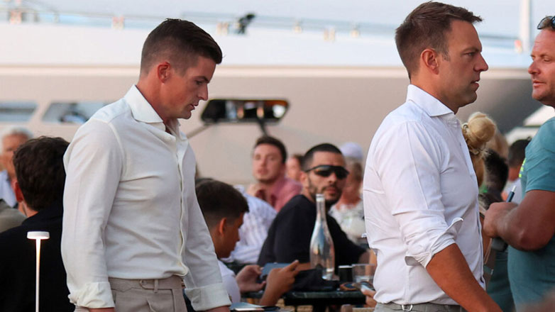 Στέφανος Κασσελάκης –Tyler Mcbeth: Πόσο κόστισε το δείπνο με τους 70 καλεσμένους στο Λιμάνι Χανίων