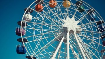 Λάρισα: Αποβλήθηκε η καταδικασμένη ιδιοκτήτρια λούνα πάρκ από το πανηγύρι της Αγιάς