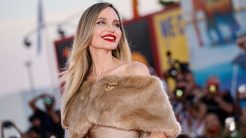 Η αποθέωση της Αντζελίνα Τζολί ως Μαρία Κάλλας στο Φεστιβάλ της Βενετίας