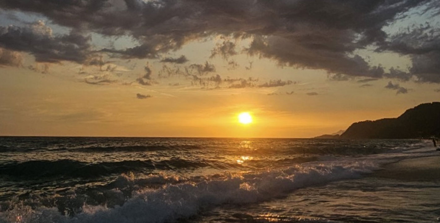 Ηλιοβασίλεμα στην παραλία Λούτσα δήμου Πάργας