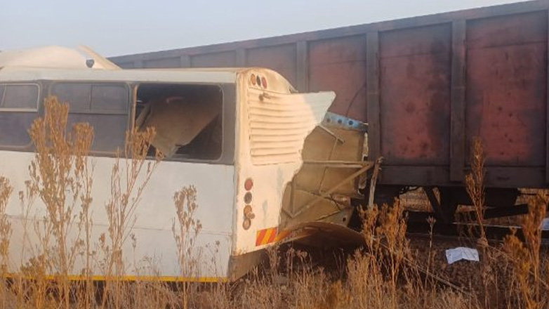 Νότια Αφρική: Πέντε παιδιά σκοτώθηκαν σε σύγκρουση σχολικού λεωφορείου με τρένο