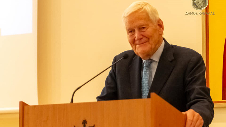 Καβάλα: Τίμησε τον φιλέλληνα Ελβετό αρχαιολόγο Πιέρ Ντικρέ για το πολυσήμαντο έργο του στους Φιλίππους