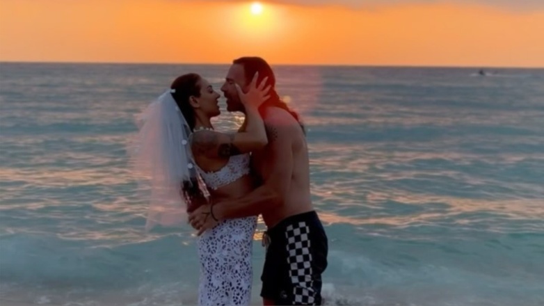 Η Ευρυδίκη Βαλαβάνη και ο Γρηγόρης Μόργκαν παντρεύονται – Η ανακοίνωση με βίντεο και τα τρυφερά φιλιά στο ηλιοβασίλεμα