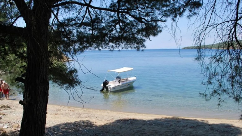 Tραυματίστηκε 13χρονη μετά από σύγκρουση σκαφών στη Χαλκιδική