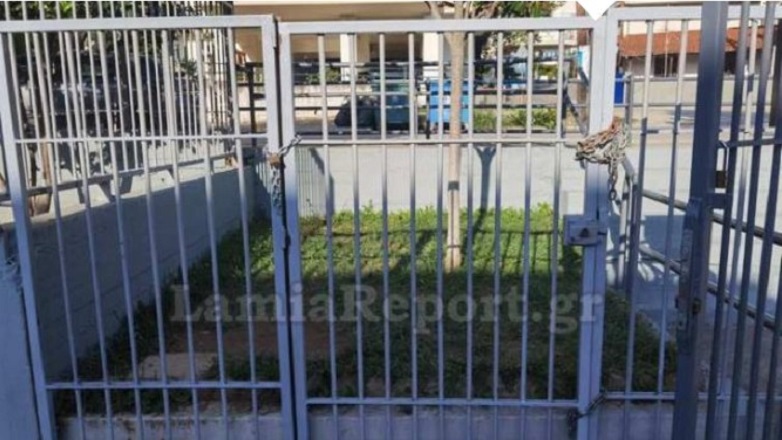 Λαμία: Υποχώρησε μεταλλική πόρτα σε προαύλιο σχολείου